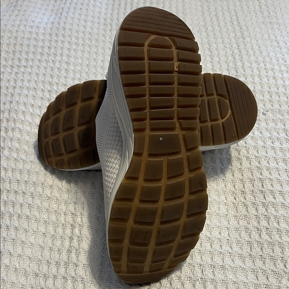 Skechers Women's Off White Athletic Shoes - Picture 5 of 7